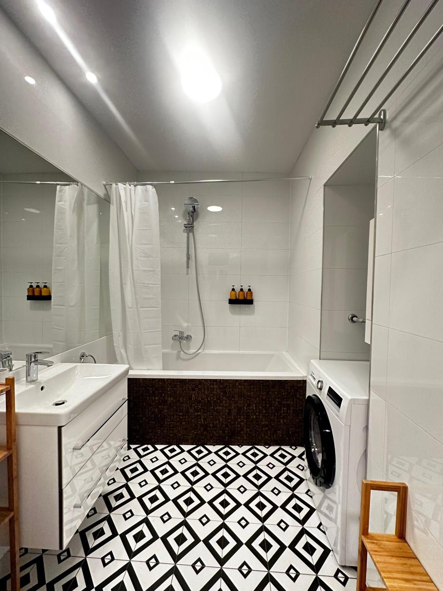 Luxury 3 Bedroom Apartment Near Schoenbrunn Palace เวียนนา ภายนอก รูปภาพ